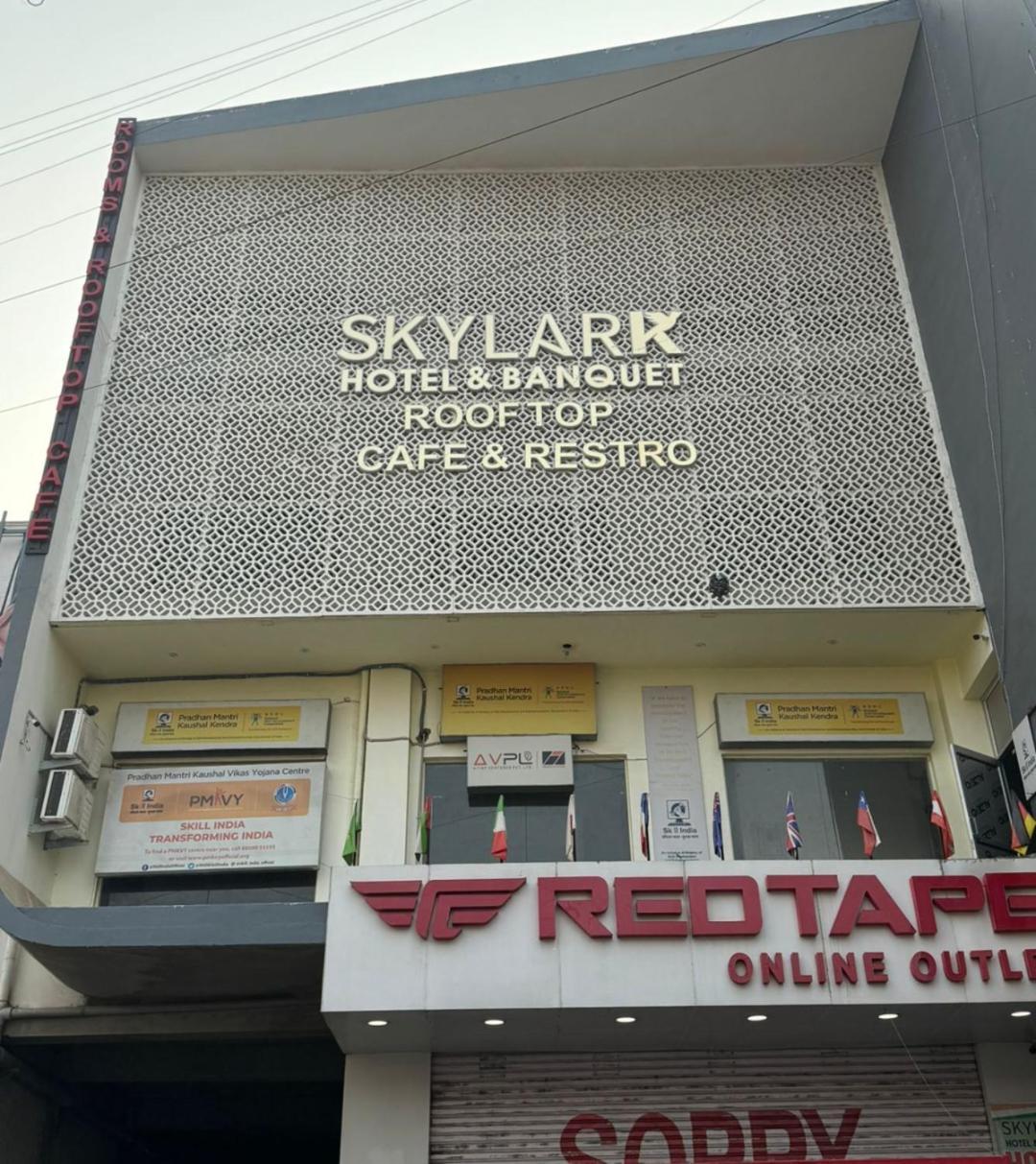 Hotel Skylark & Banquet Palwal Exterior foto